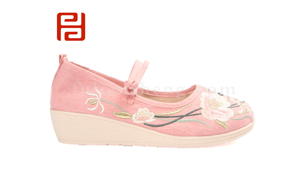 福連升老北京布鞋春時尚民族風(fēng)繡花坡跟女單鞋圖片