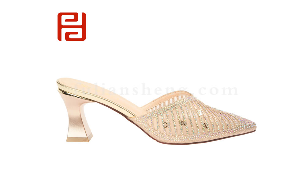 夏季新款高跟鞋舒適女鞋 女細(xì)跟涼拖尖頭水鉆半拖鞋圖片