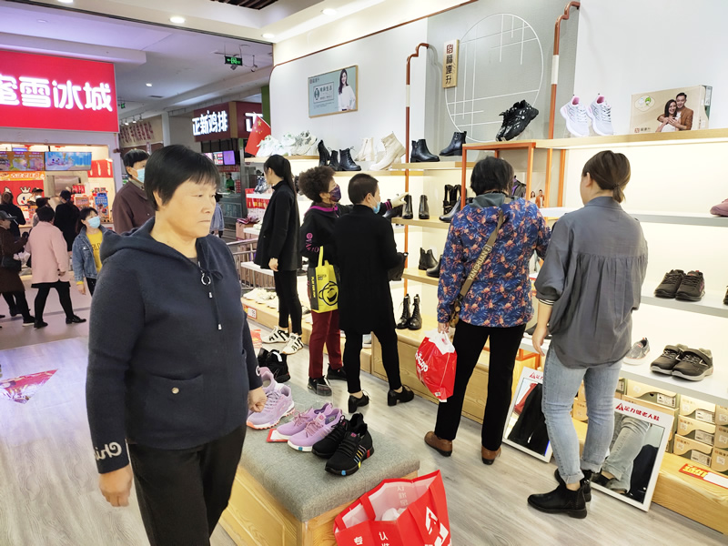 鞋子品牌加盟-現(xiàn)在鞋子品牌特別多，選擇哪個加盟更具有吸引力呢？