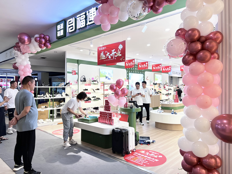 賀：福連升休閑鞋湖南長沙東方悅鄰mall新店開業(yè)！