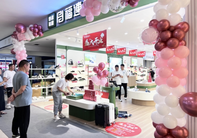 賀：福連升休閑鞋湖南長沙東方悅鄰mall新店開業(yè)！