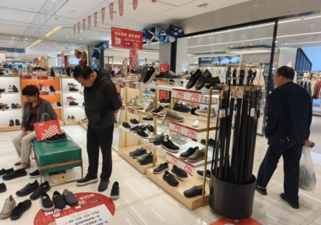 賀：福連升休閑鞋河南洛陽(yáng)洛龍區(qū)專(zhuān)賣(mài)店正式開(kāi)業(yè)！