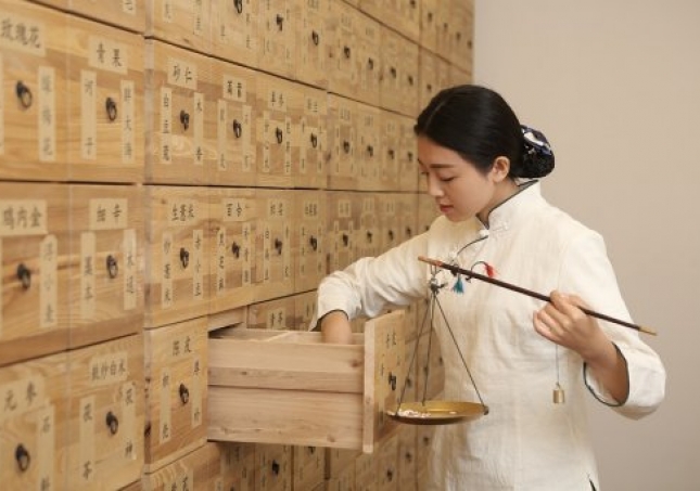 艾葉泡腳能治風濕嗎-請問用艾葉煮水泡腳對膝關節(jié)風濕和骨質增生有沒有緩解