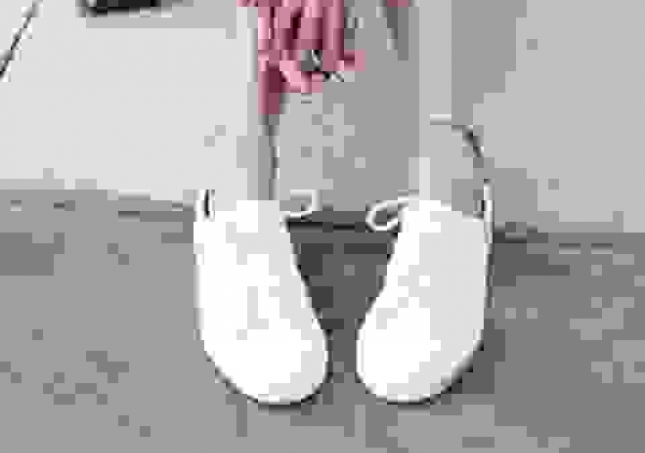 白鞋子發(fā)黃有什么辦法變白-白色帆布鞋發(fā)黃，怎么洗才能變白？