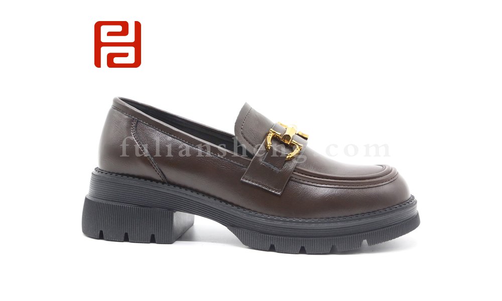 春季新款英倫金屬環(huán)扣復古樂福鞋中跟厚底女鞋